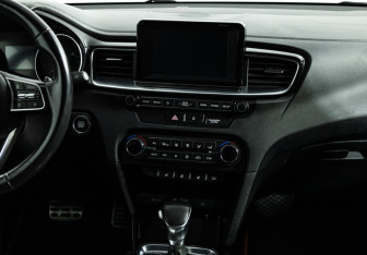 Подержанный автомобиль Kia Ceed Hatchback 2019 года (14 фото)