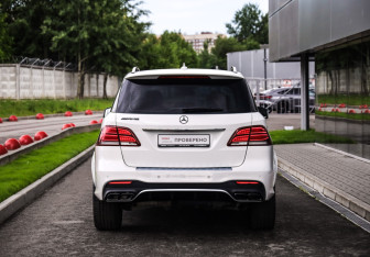 Подержанный автомобиль Mercedes-Benz GLE 2016 года (7 фото)