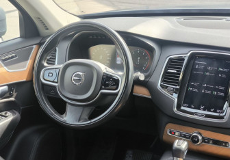 Подержанный автомобиль Volvo XC90 2018 года (15 фото)