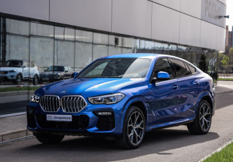 Подержанный автомобиль BMW X6 2020 года (3 фото)