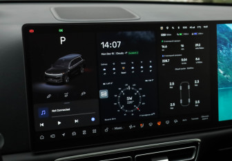 Подержанный автомобиль LiXiang L9 2024 года (18 фото)