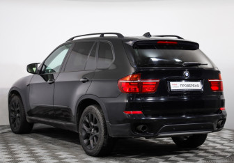 Подержанный автомобиль BMW X5 2010 года (7 фото)
