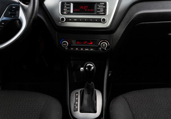 Подержанный автомобиль Kia Rio Sedan 2016 года (12 фото)