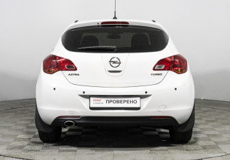 Подержанный автомобиль Opel Astra Hatchback 2012 года (6 фото)