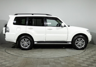 Подержанный автомобиль Mitsubishi Pajero 2013 года (4 фото)