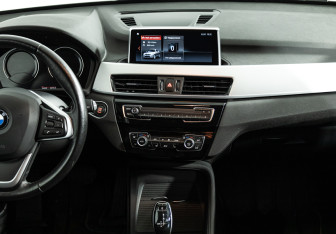 Подержанный автомобиль BMW X1 2020 года (14 фото)