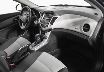 Подержанный автомобиль Chevrolet Cruze Hatchback 2012 года (12 фото)