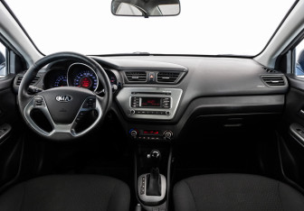 Подержанный автомобиль Kia Rio Sedan 2016 года (10 фото)