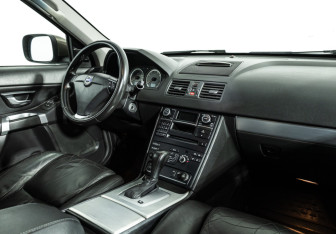 Подержанный автомобиль Volvo XC90 2012 года (9 фото)