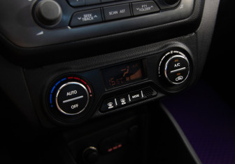 Подержанный автомобиль Kia Rio Sedan 2012 года (15 фото)