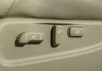 Подержанный автомобиль Infiniti QX80 2015 года (15 фото)