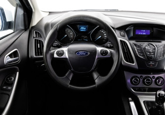 Подержанный автомобиль Ford Focus Hatchback 2012 года (12 фото)