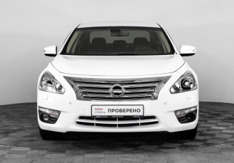Подержанный автомобиль Nissan Teana 2015 года (2 фото)