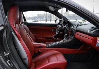 Подержанный автомобиль Porsche Cayman 2017 года (26 фото)