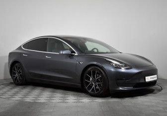Подержанный автомобиль Tesla Model 3 2019 года (3 фото)