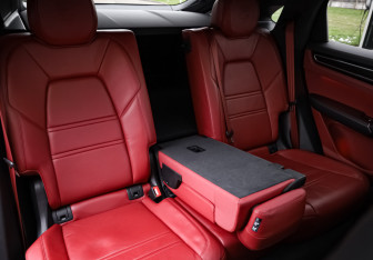 Подержанный автомобиль Porsche Cayenne 2021 года (33 фото)