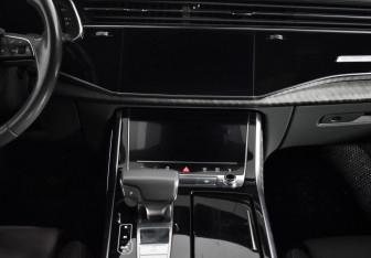 Подержанный автомобиль Audi Q8 2019 года (16 фото)