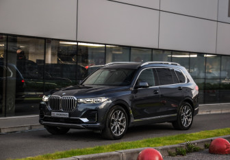 Подержанный автомобиль BMW X7 2019 года (3 фото)