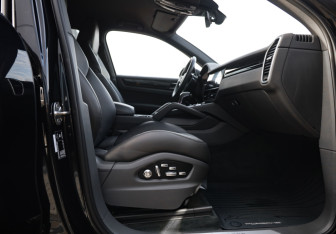 Подержанный автомобиль Porsche Cayenne 2019 года (27 фото)