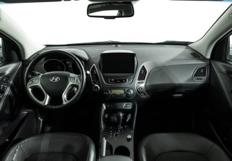 Подержанный автомобиль Hyundai ix35 2011 года (13 фото)