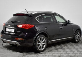 Подержанный автомобиль Infiniti QX50 2016 года (5 фото)