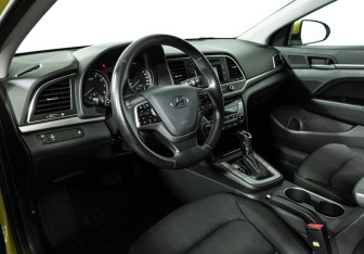 Подержанный автомобиль Hyundai Elantra Sedan 2017 года (11 фото)