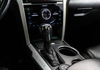 Подержанный автомобиль Ford Explorer 2013 года (13 фото)