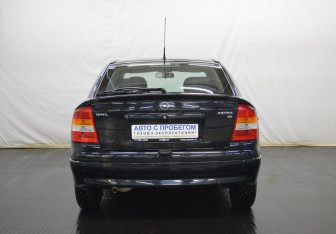 Подержанный автомобиль Opel Astra Hatchback 2003 года (6 фото)