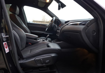Подержанный автомобиль BMW X4 2015 года (24 фото)