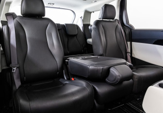Подержанный автомобиль Kia Carnival 2021 года (28 фото)