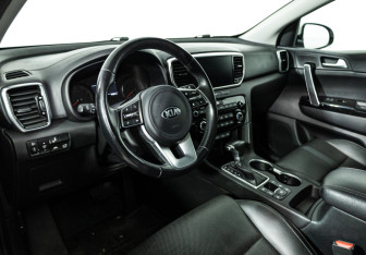Подержанный автомобиль Kia Sportage 2018 года (11 фото)