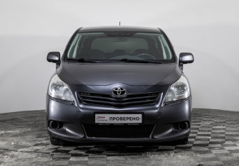 Подержанный автомобиль Toyota Verso 2011 года (2 фото)