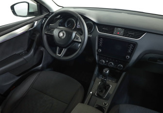 Подержанный автомобиль Skoda Octavia Liftback 2018 года (8 фото)