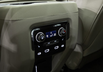 Подержанный автомобиль GMC Yukon 2022 года (28 фото)