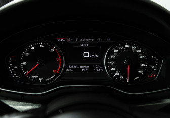 Подержанный автомобиль Audi A4 Sedan 2016 года (12 фото)