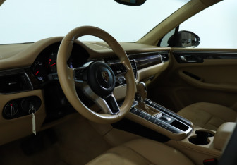 Подержанный автомобиль Porsche Macan 2014 года (16 фото)