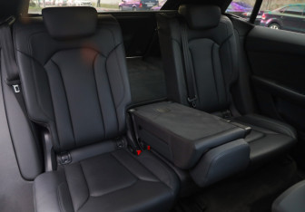 Подержанный автомобиль Audi Q8 2018 года (32 фото)