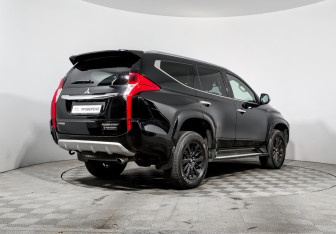 Подержанный автомобиль Mitsubishi Pajero Sport 2019 года (5 фото)