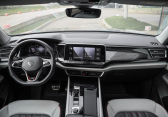 Подержанный автомобиль Volkswagen Teramont 2022 года (14 фото)