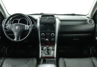 Подержанный автомобиль Suzuki Grand Vitara 2007 года (16 фото)