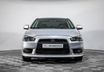 Подержанный автомобиль Mitsubishi Lancer Sedan 2012 года (2 фото)