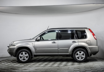 Подержанный автомобиль Nissan X-Trail 2006 года (8 фото)