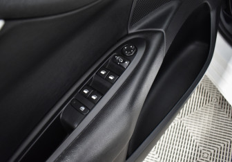 Подержанный автомобиль Citroen C4 Sedan 2016 года (14 фото)