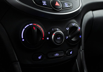 Подержанный автомобиль Hyundai Solaris Hatchback 2016 года (15 фото)