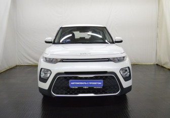 Подержанный автомобиль Kia Soul 2022 года (2 фото)