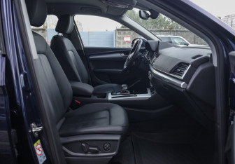Подержанный автомобиль Audi Q5 2021 года (27 фото)