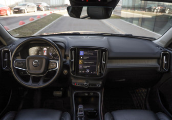 Подержанный автомобиль Volvo XC40 2019 года (12 фото)