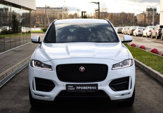 Подержанный автомобиль Jaguar F-Pace 2018 года (3 фото)