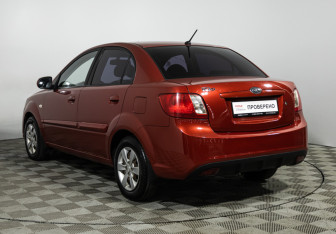Подержанный автомобиль Kia Rio Sedan 2010 года (7 фото)