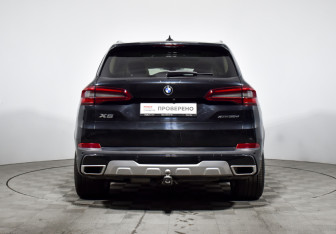 Подержанный автомобиль BMW X5 2019 года (6 фото)